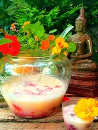 Ananas-Kokos-Bowle mit veganer Eiscreme