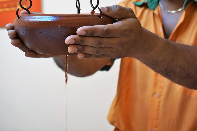 Shirodhara – der ayurvedische Stirnölguss