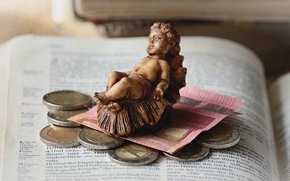 Religiöse Glaubensmuster über Geld und deren starke Wirkung